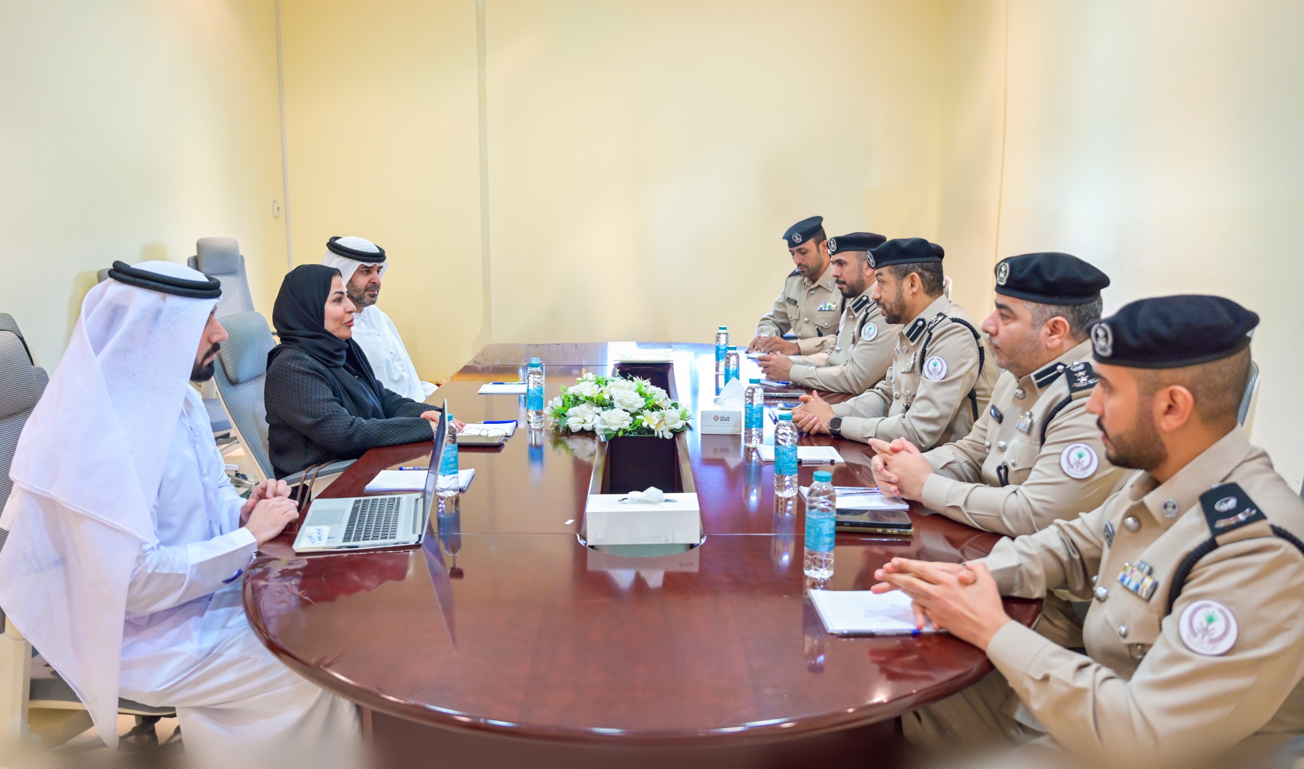 شرطة الشارقة وأدنوك للتوزيع تعزّزان منظومة الأمن والسلامة